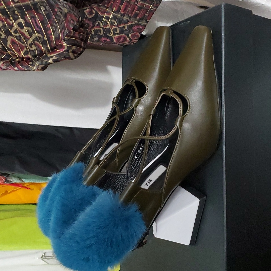 Nib 588 Yuul Yui Slingbacks